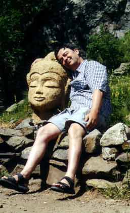 statue00